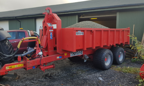 Traktor med stor tipphenger