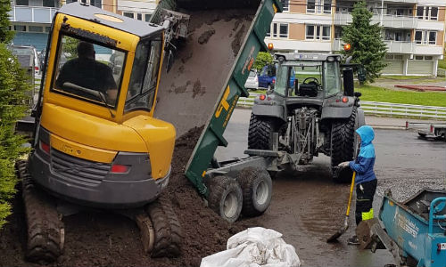 Volvo EC270 minigraver, tipphenger, Massey Ferguson traktor